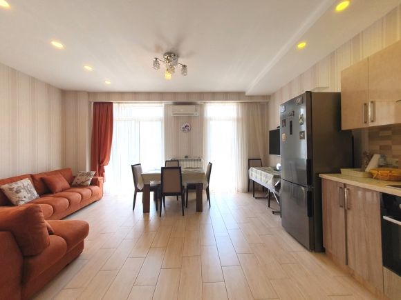 Sunny Spacious 2-bedroom in 5 min from the Sea