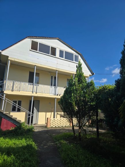 ფოთი, ნ. დუმბაძის ქ., ფოთში, ზღვის პირას მდებარე სახლი იყიდება მეპატრონისგან.